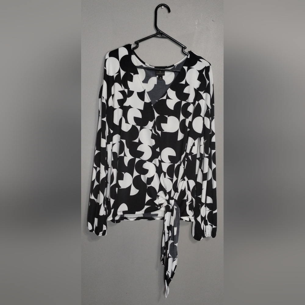 Worthington Black and White Geometric Women's Top Size (XL)